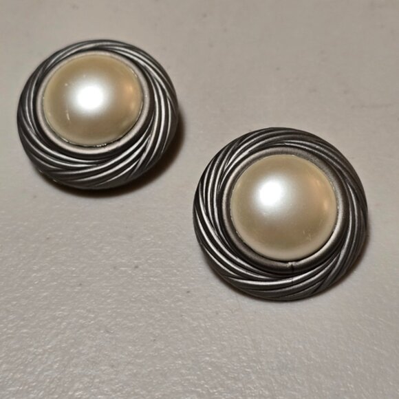 Beautiful Vintage French Design Silver Tone Faux Pearl Clip-on Earrings 14 - Picture 1 of 3